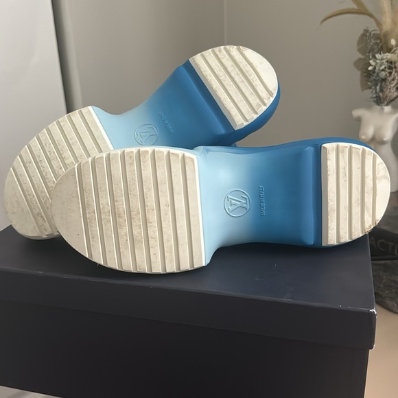 Authentic Louis Vuitton Calfskin LV Archlight Sneakers 39 - Picture 6 of 10